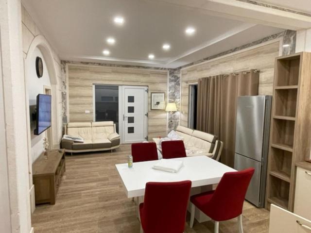 Villa Luce Mit Pool Makarska Exterior photo