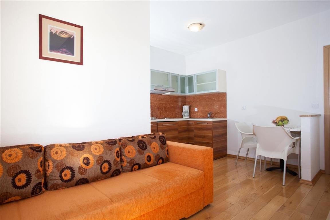 Villa Luce Mit Pool Makarska Exterior photo